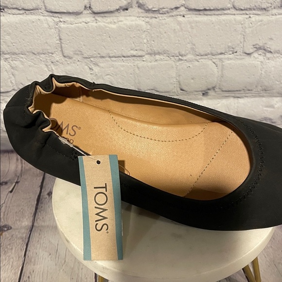 TOMS Judith Black Ballet Flats - NWT Size 7.5 - Picture 2 of 6